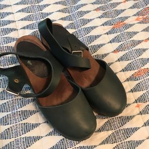 Mia platform clogs size 8 38 Dark Green